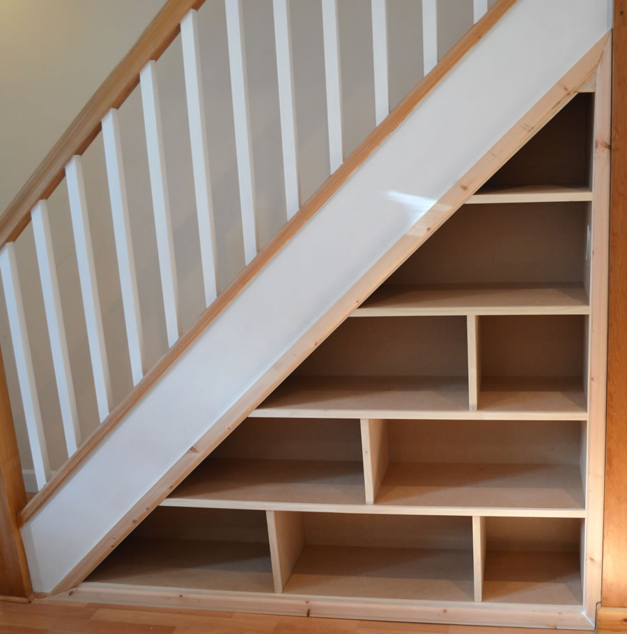 Built-in shelving and furniture by Deco Bespoke