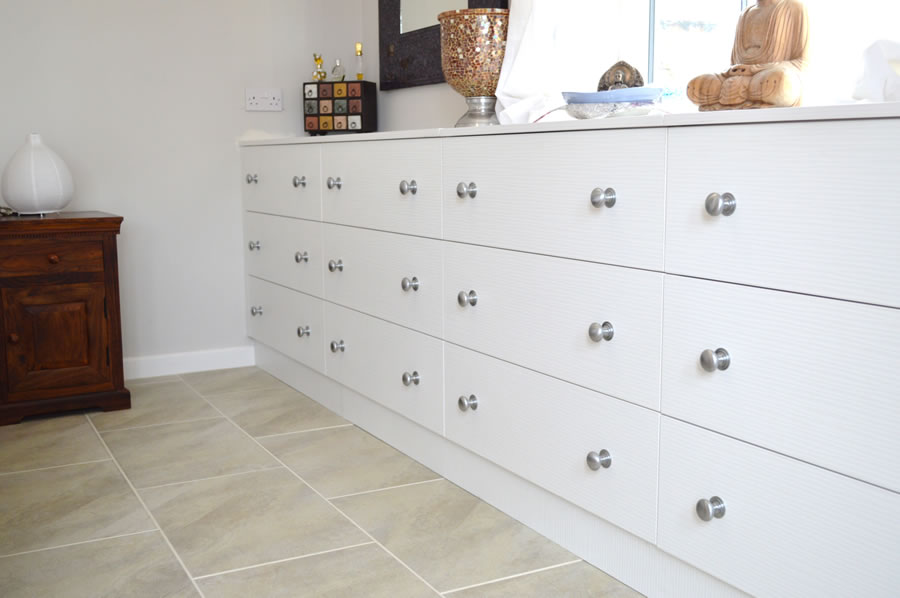 White drawer unit